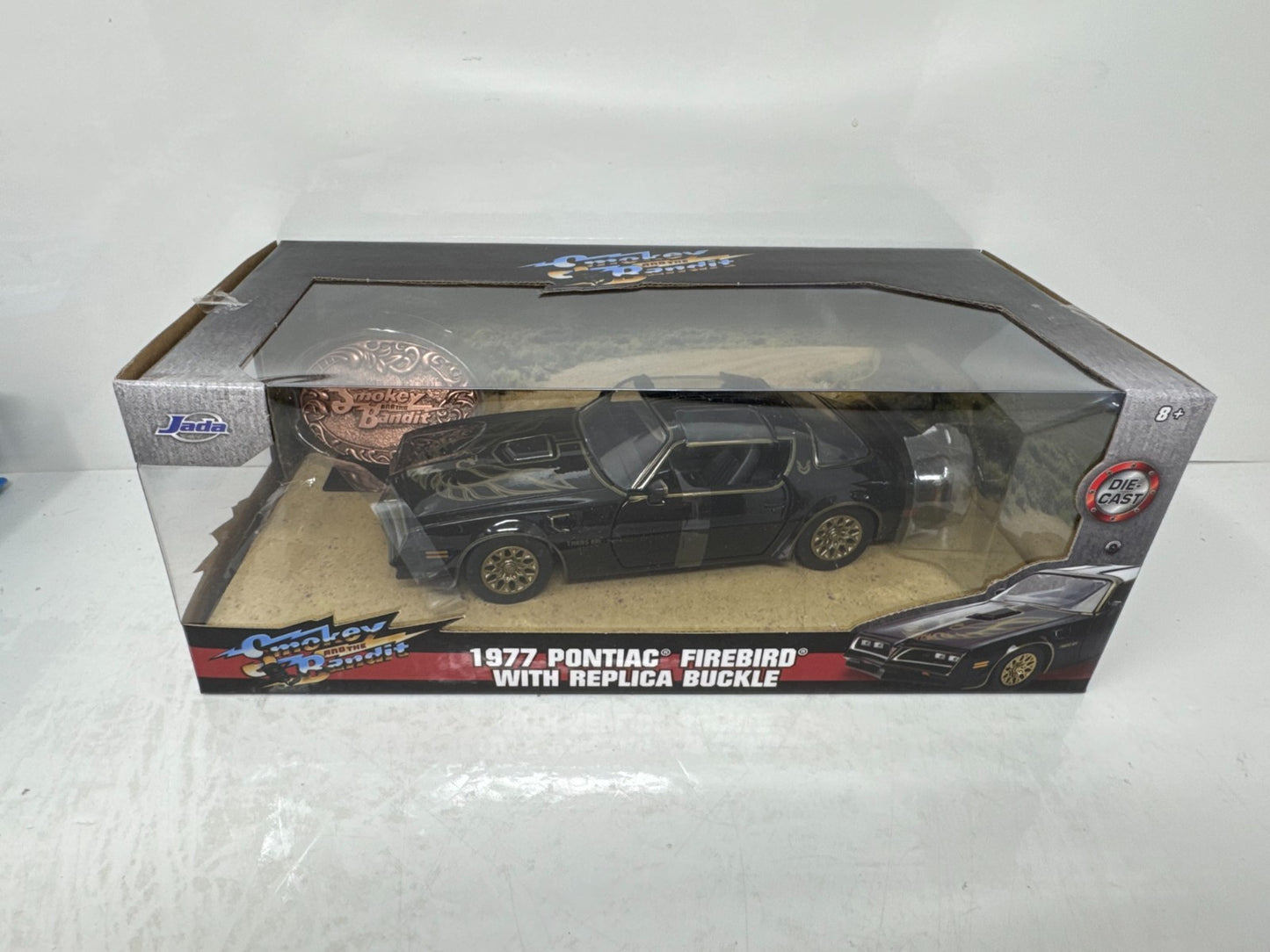 Jada Smokey and the Bandit 1977 Pontiac Firebird w/ Replica Buckle 1:24 Diecast