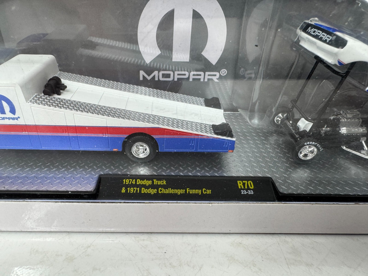 M2 Machines Auto Haulers 1971 Dodge Challenger Funny & Dodge Truck 1:64 Diecast