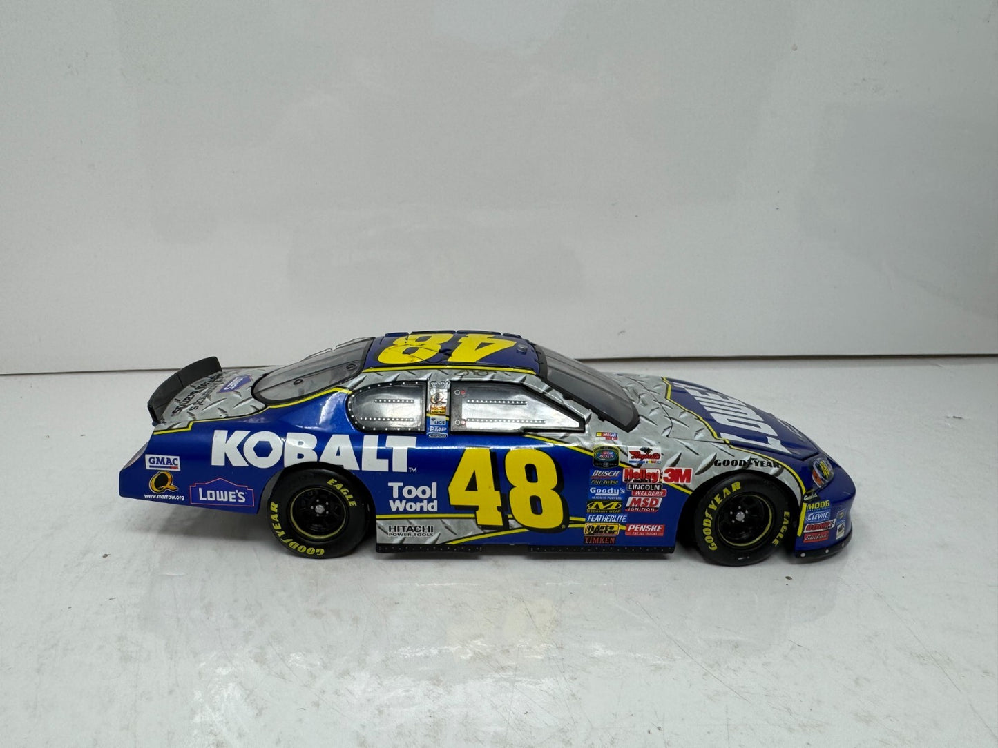 Motorsports Authentics #48 Jimmie Johnson Lowe's Kobalt 2006 Chevy 1:24 Diecast