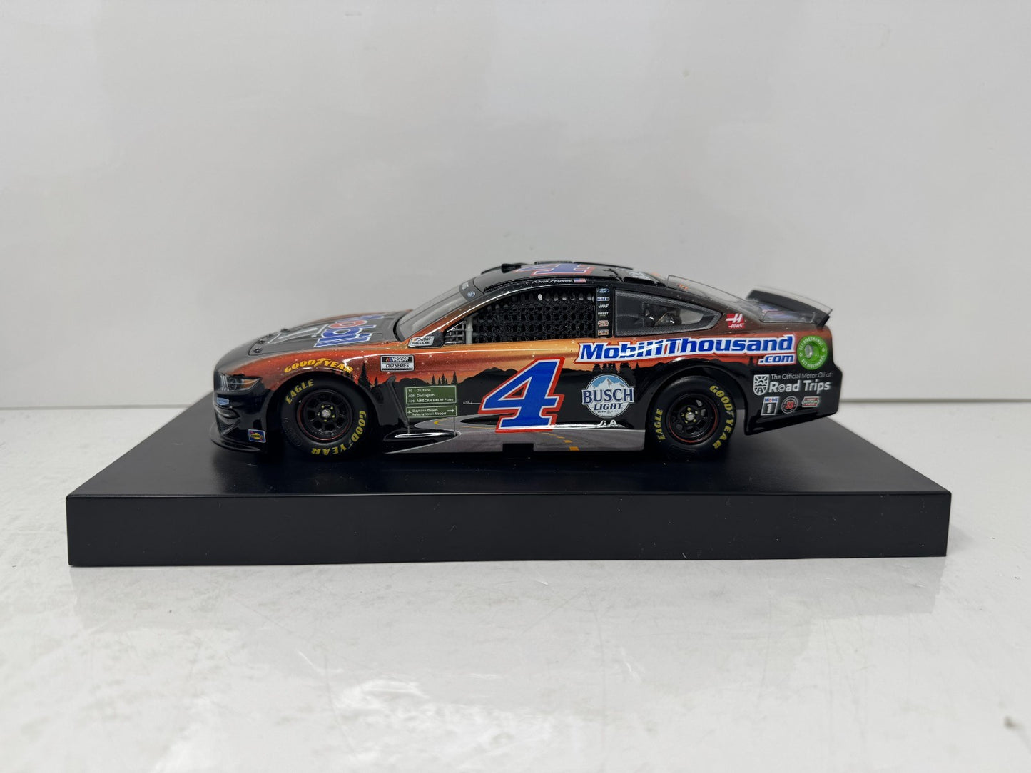 Lionel Racing Nascar #4 Kevin Harvick Mobil 1 Summer Road Trip Mustang 1:24 Diecast
