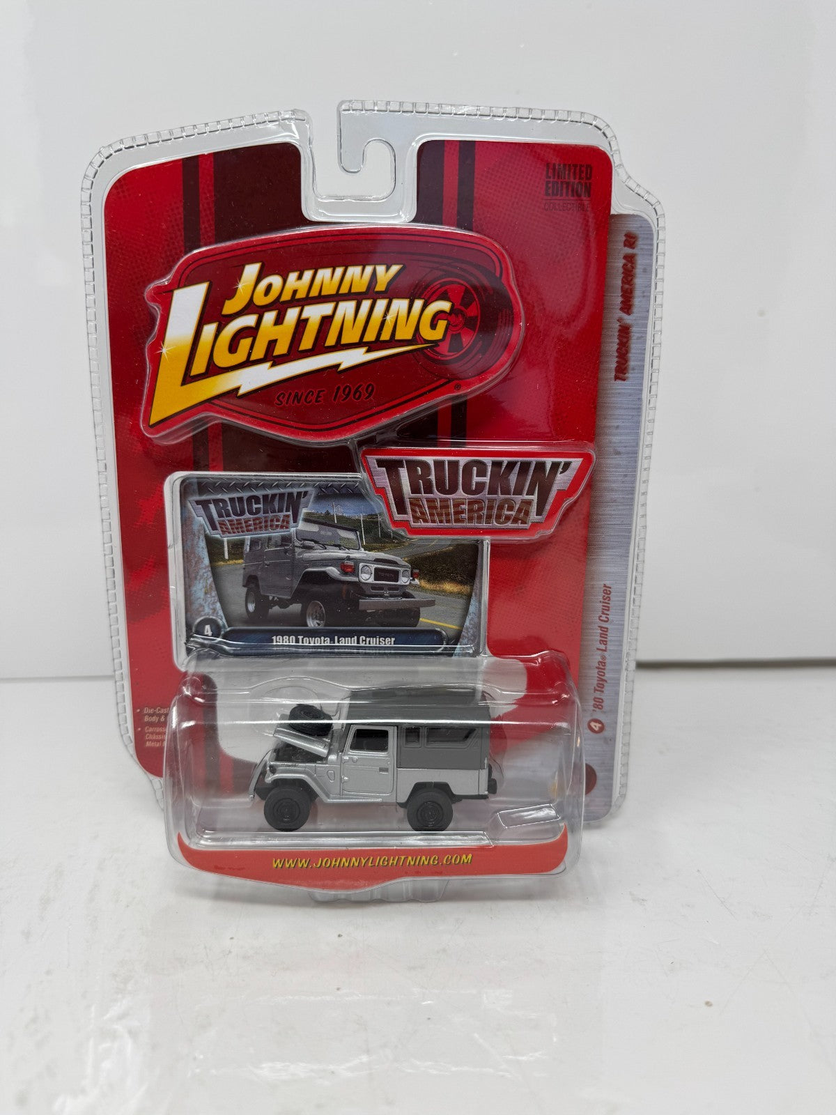 Johnny Lightning Truckin' America 1980 Toyota Land Cruiser 1:64 Diecast
