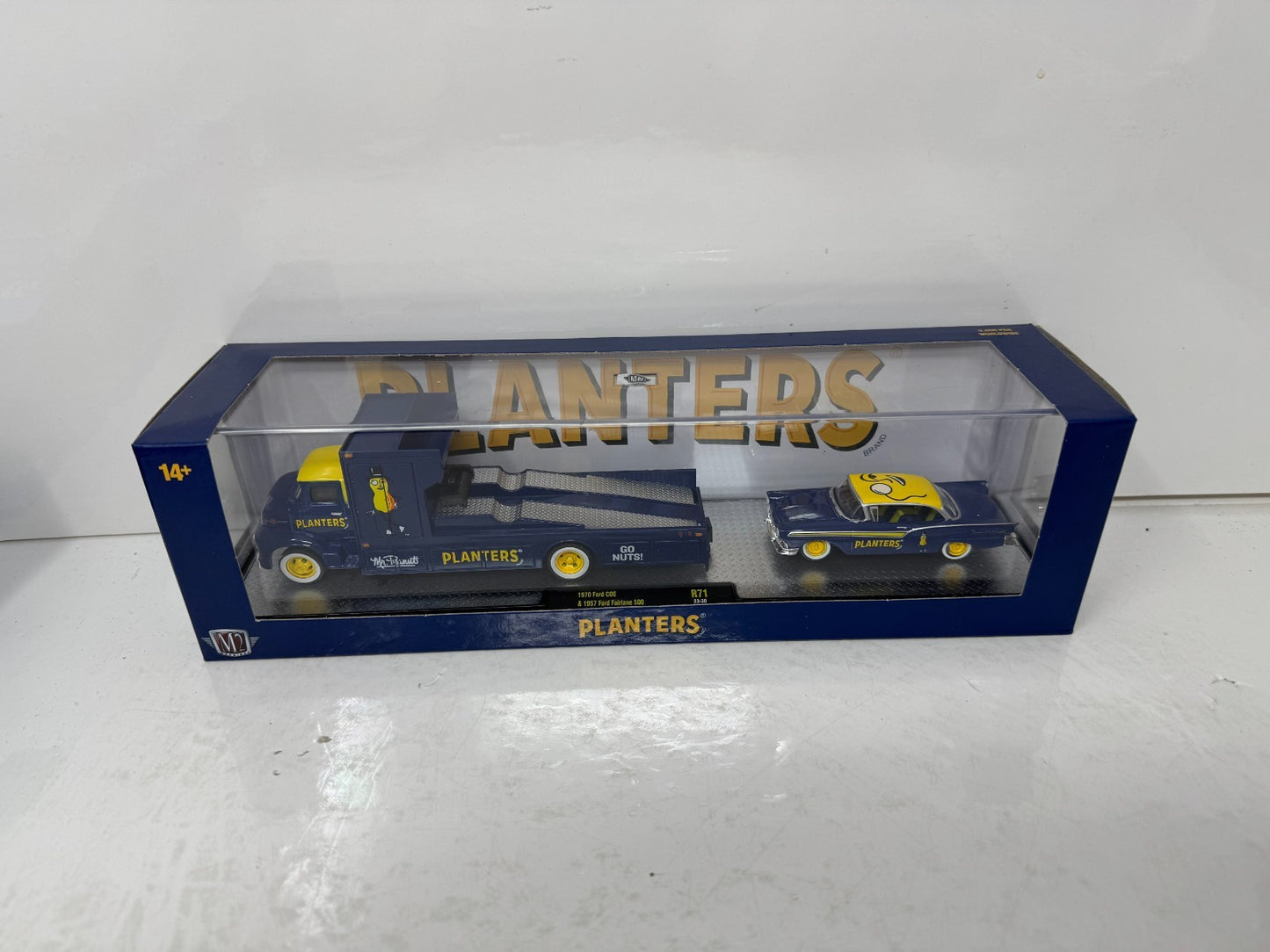 M2 Machines Auto Haulers 1957 Ford Fairlane 500 & 1970 Ford COE 1:64 Diecast