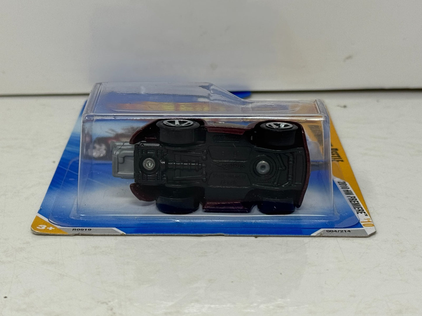 Hot Wheels 2010 HW Premiere Volkswagen Beetle 1:64 Diecast Maroon