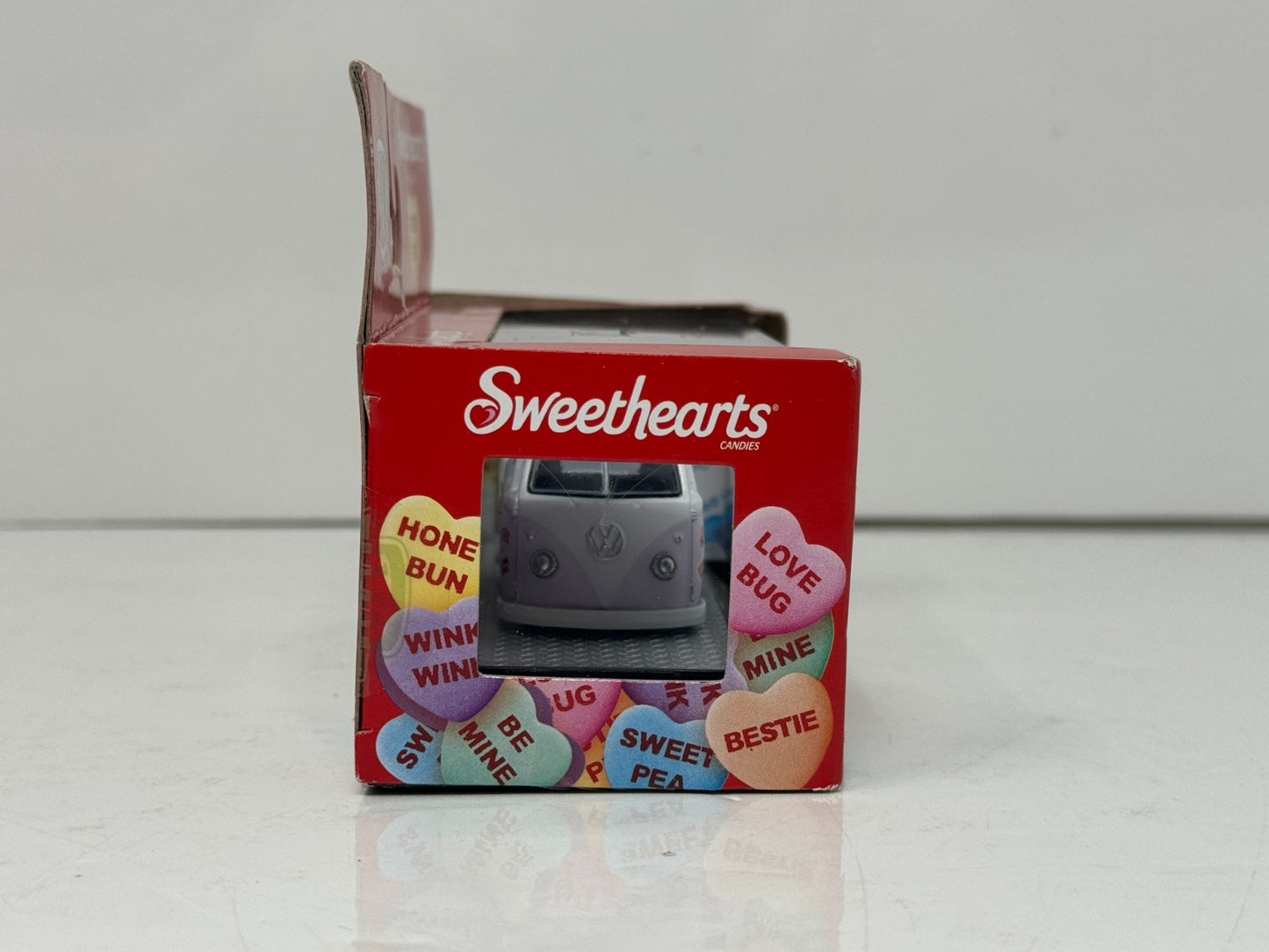 M2 Machines Sweethearts 1960 Volkswagen VW Single Cab Truck 1:64 Diecast