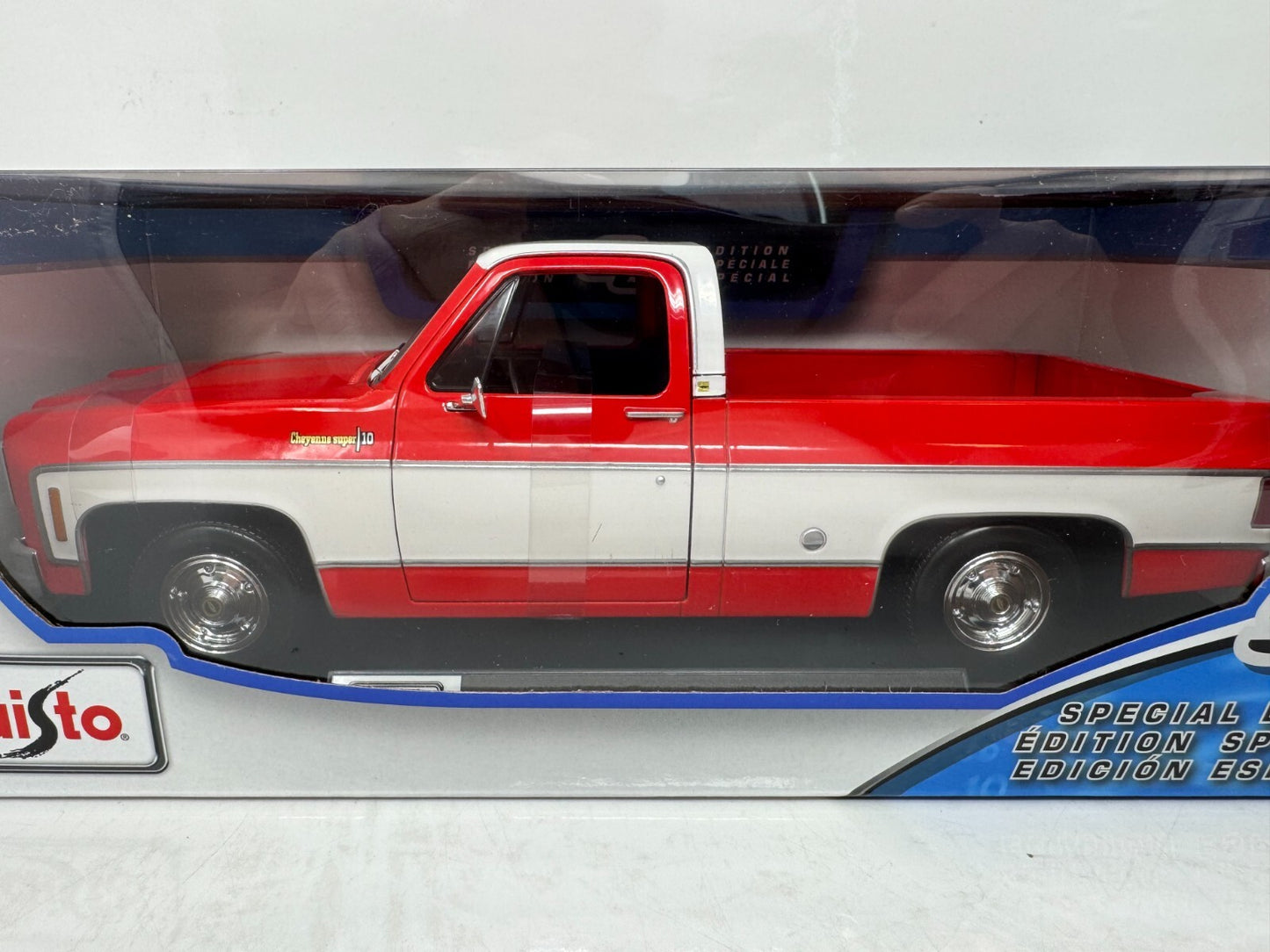 Maisto 1974 Chevrolet C10 Cheyenne Super Special Edition 1:18 Diecast