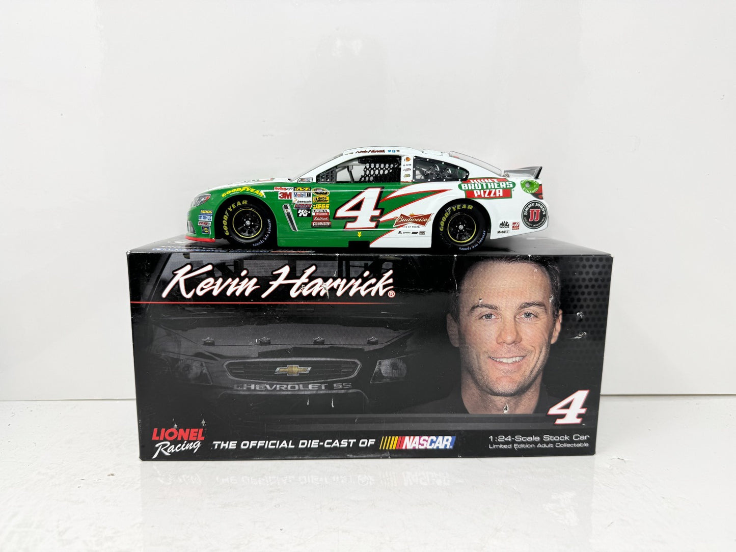 Lionel Racing Nascar #4 Kevin Harvick Hunts Brothers Pizza 2014 Chevy SS 1:24 Diecast
