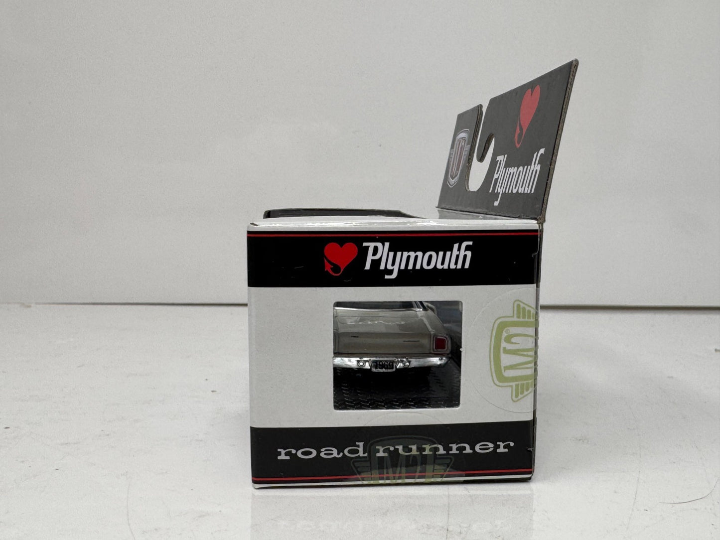 M2 Machines 1969 Plymouth Road Runner HEMI 1:64 Diecast