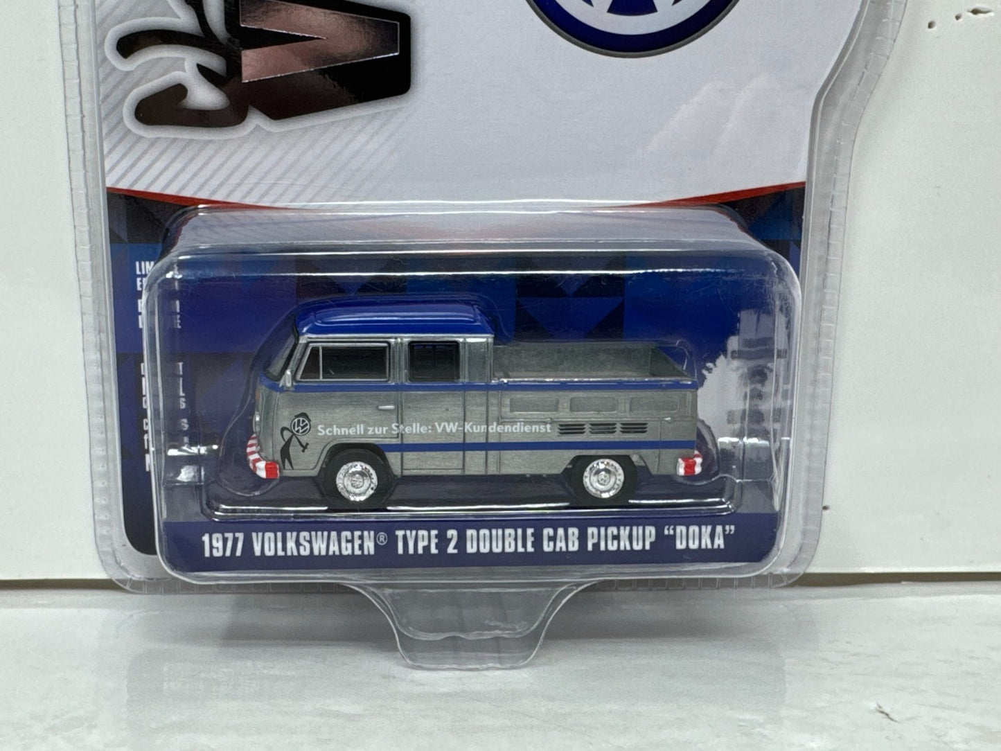 GreenLight 1977 Volkswagen Type 2 Double Cab Pickup DOKA RAW CHASE 1:64 Diecast