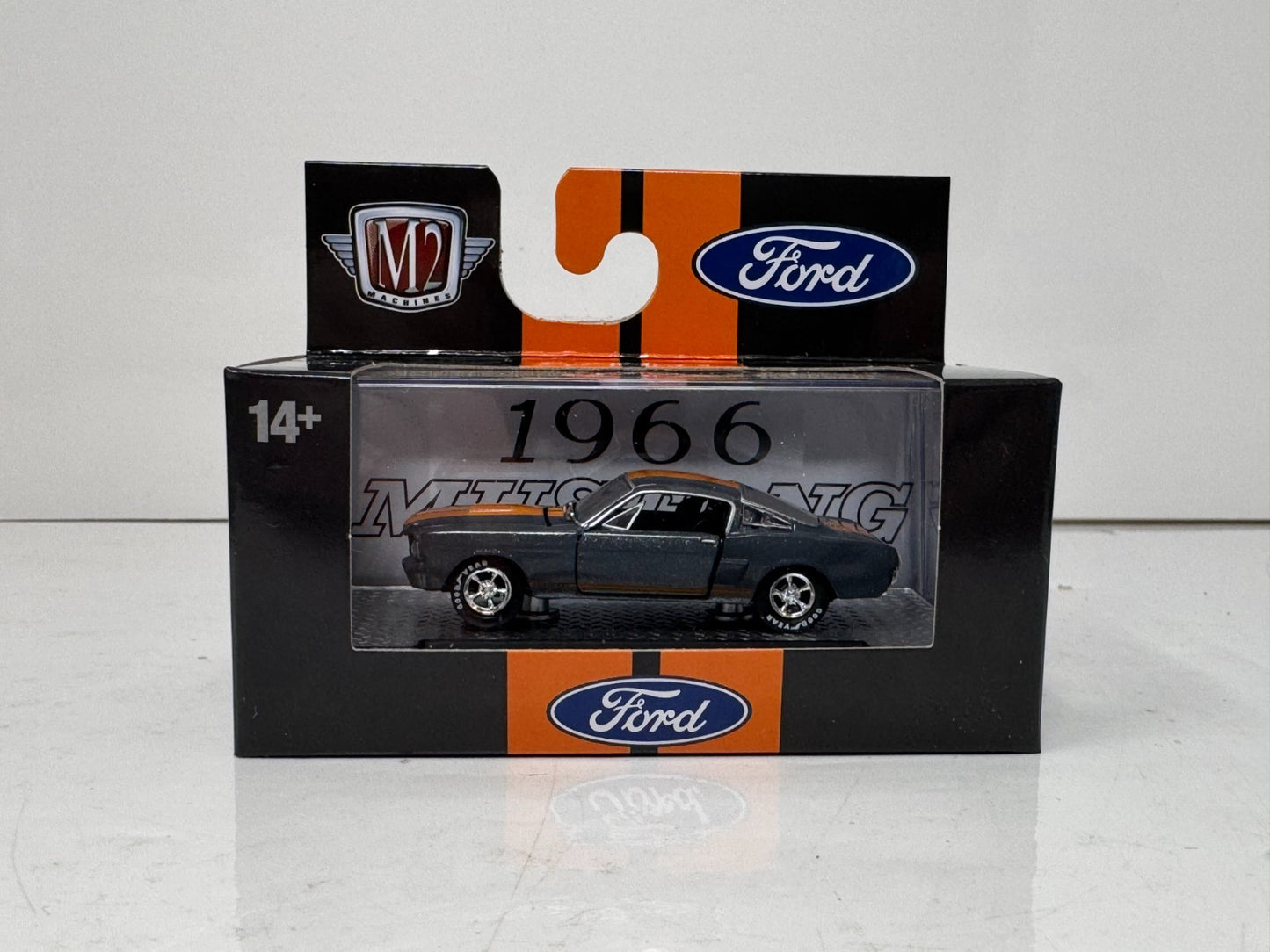 M2 Machines 1966 Ford Mustang 2 + 2 1:64 Diecast