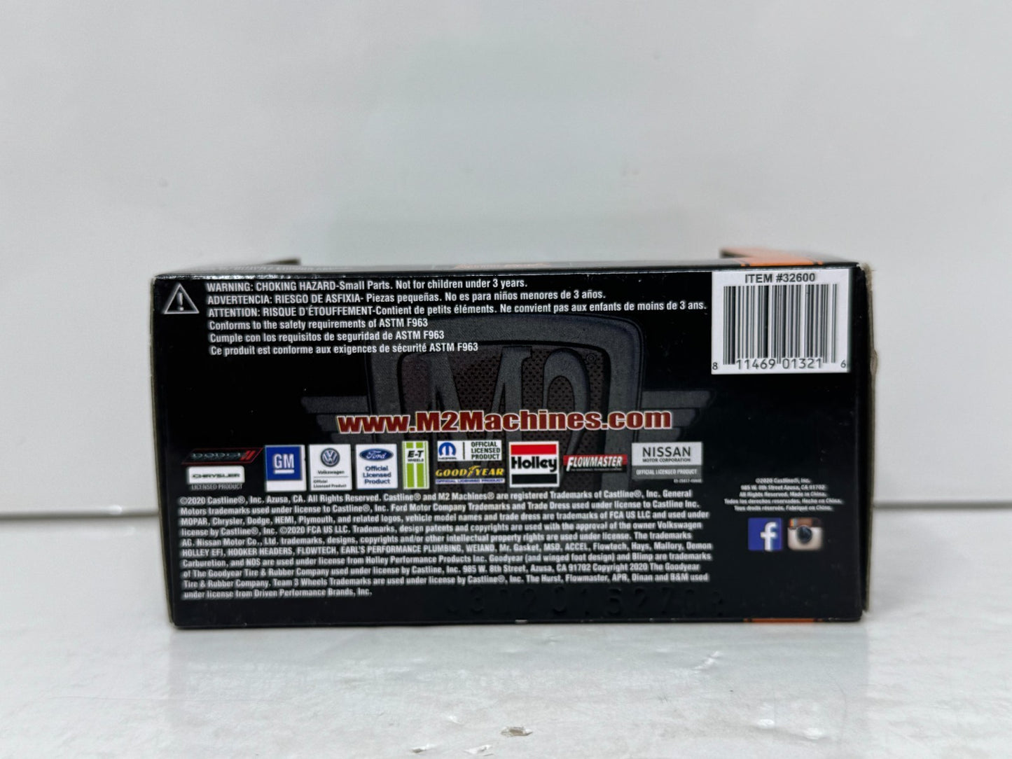 M2 Machines Auto-Mods 1976 GMC Sierra Grande 15 1:64 Diecast