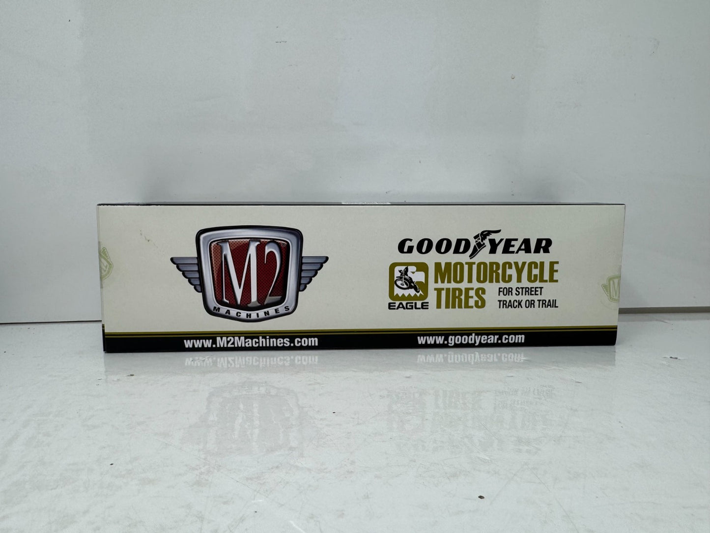 M2 Machines Auto Haulers 1972 Ford F-250 4x4 & 1966 Ford C-950 1:64 Diecast