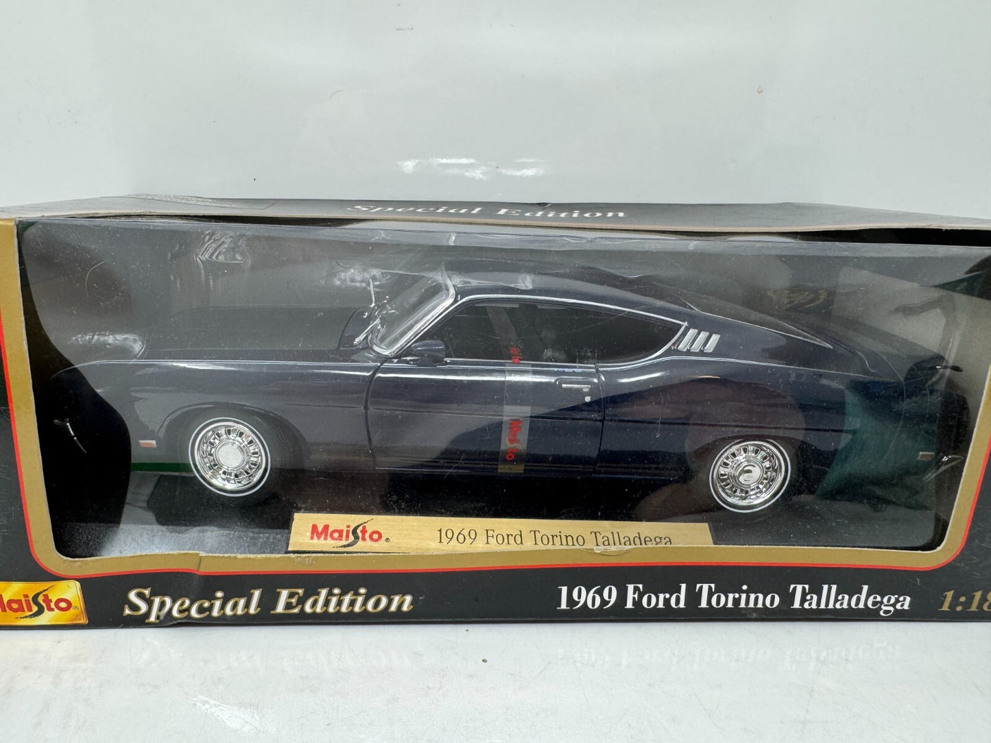 Maisto 1969 Ford Torino Talladega Special Edition 1:18 Diecast