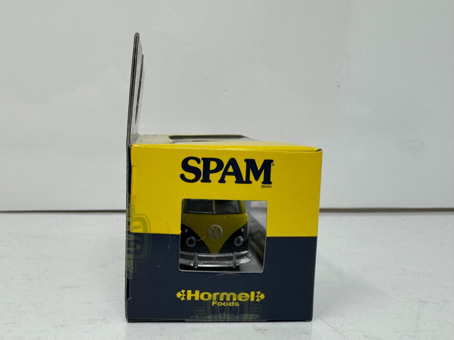 M2 Machines Spam 1959 Volkswagen VW Double Cab Truck USA Model 1:64 Diecast