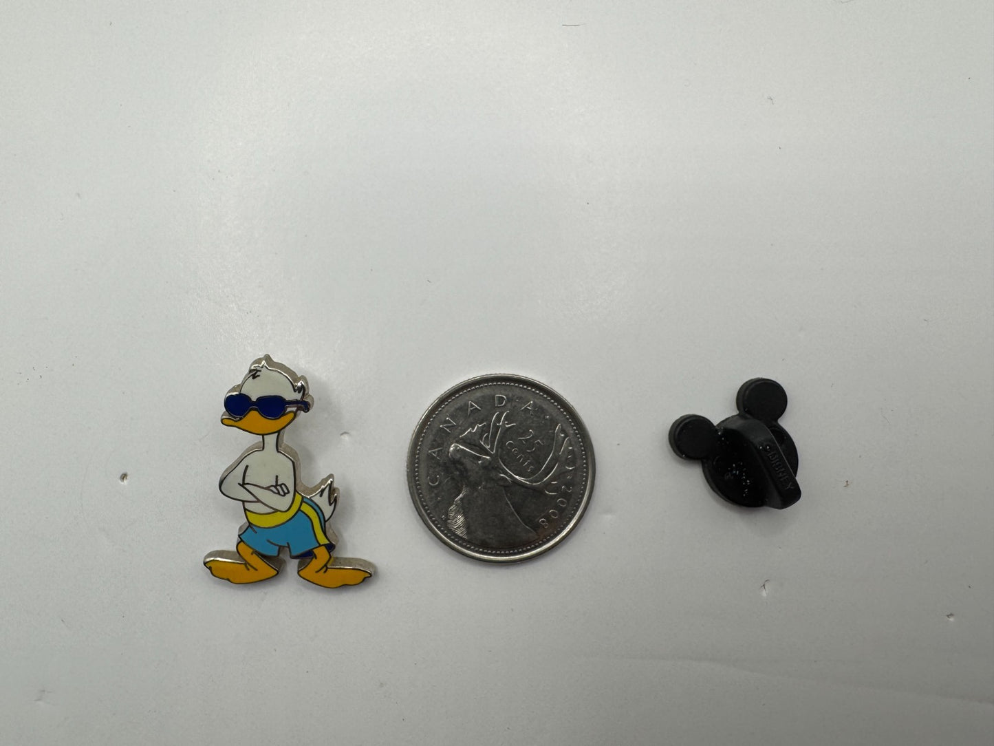 Disney Donald Duck Cool Characters Sunglasses Trading Pin DC2S10