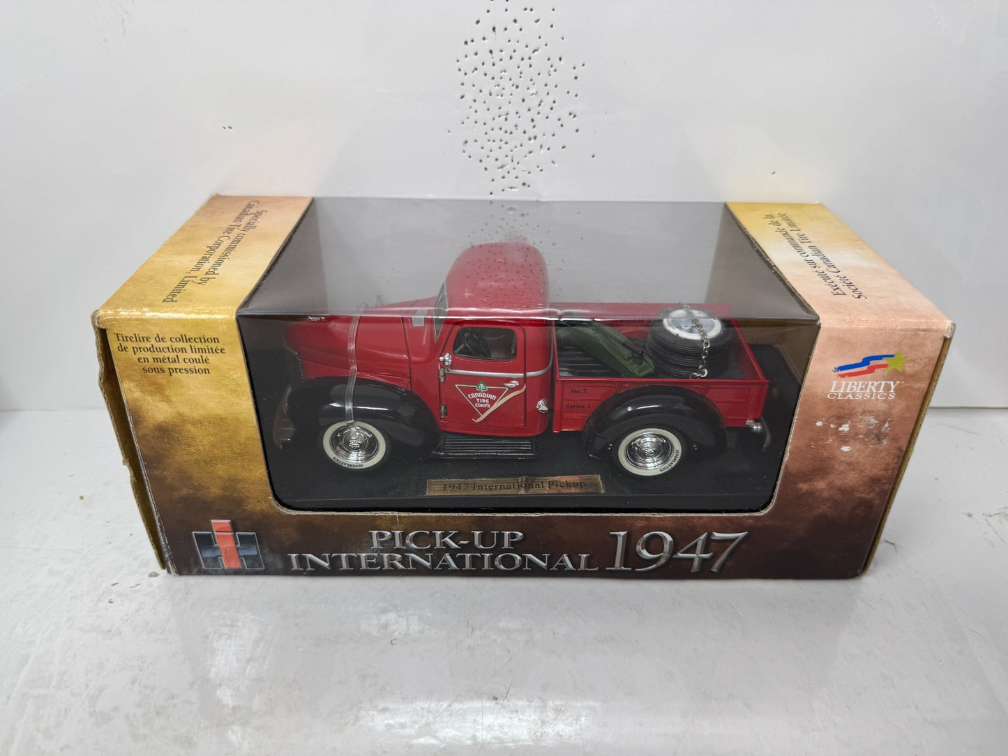 Liberty Classics Canadian Tire 1947 International Pickup BANK 1:24 Diecast