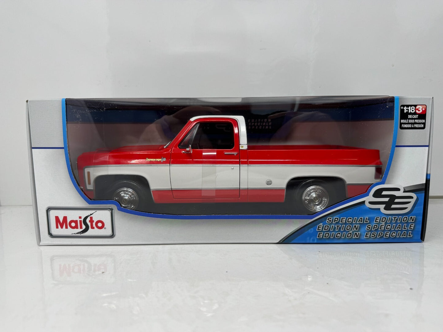 Maisto 1974 Chevrolet C10 Cheyenne Super Special Edition 1:18 Diecast