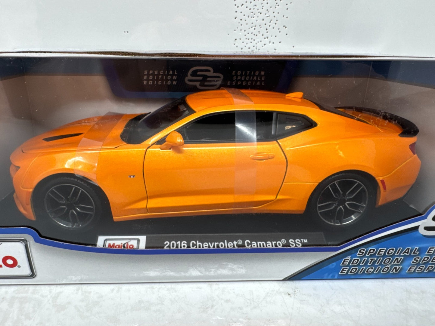 Maisto 2016 Chevrolet Camaro SS (Orange) Special Edition 1:18 Diecast