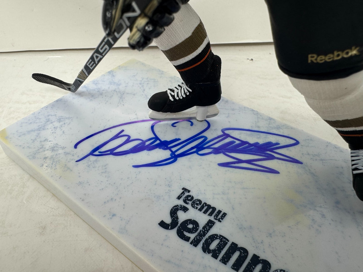 McFarlane NHL Teemu Selanne Anaheim Ducks Figure Auto Signed