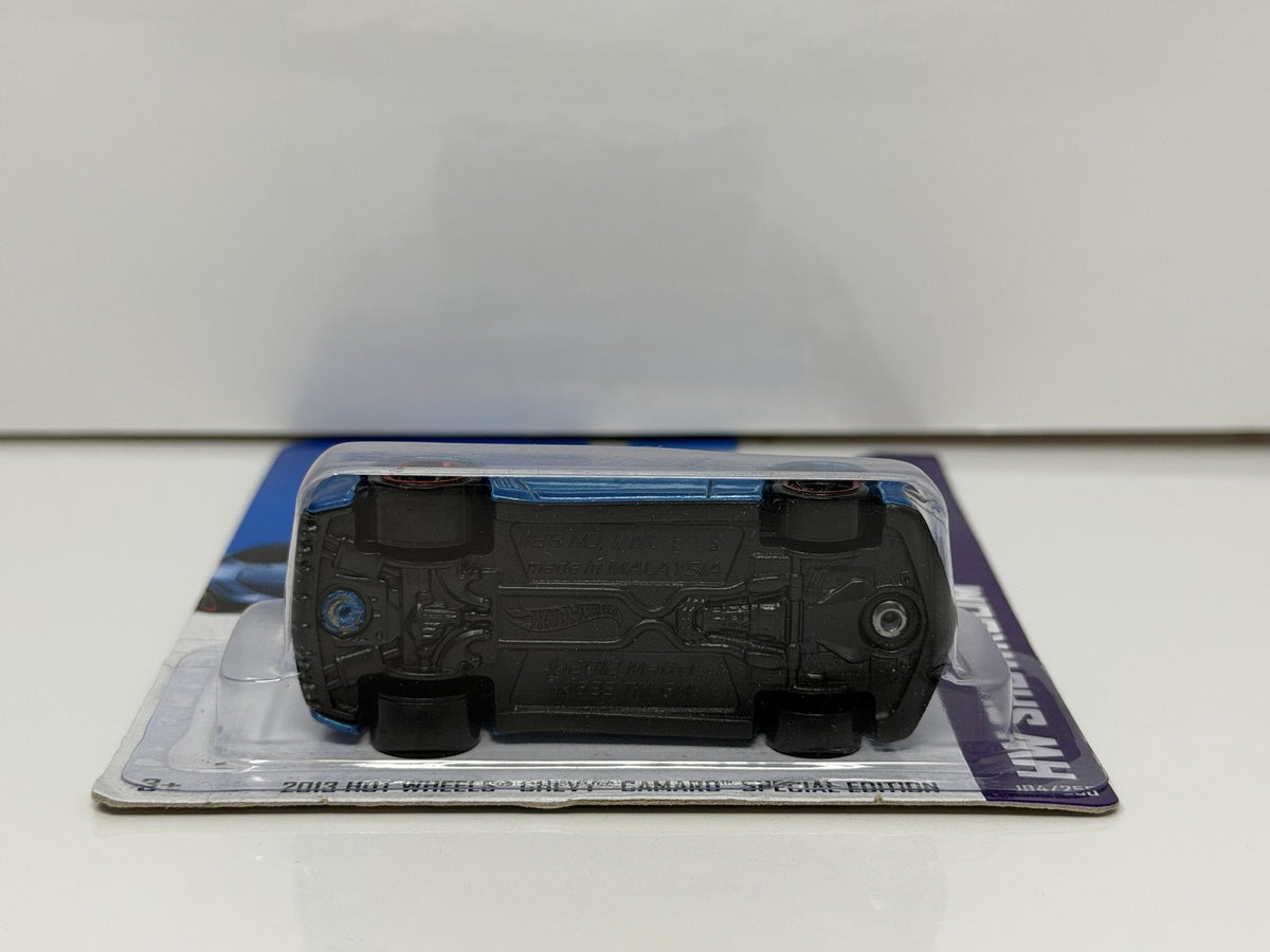 Hot Wheels HW Showroom 2013 Hot Wheels Chevy Camaro 1:64 Diecast Blue