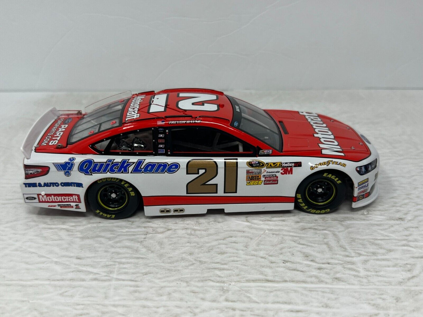 Lionel Racing Nascar #21 Trevor Bayne Motorcraft Quicklane 2013 Ford Fusion 124 Diecast
