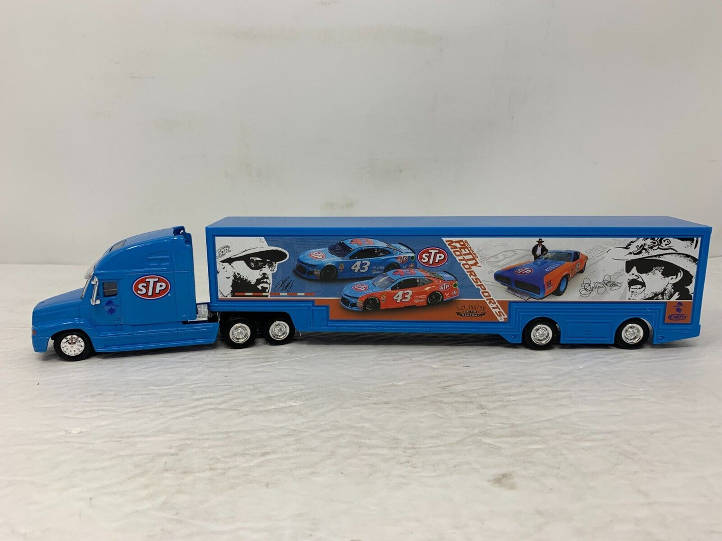 Lionel Racing Nascar Authentics #43 STP Darrell Wallace Jr. Transport Hauler 1:64 Diecast