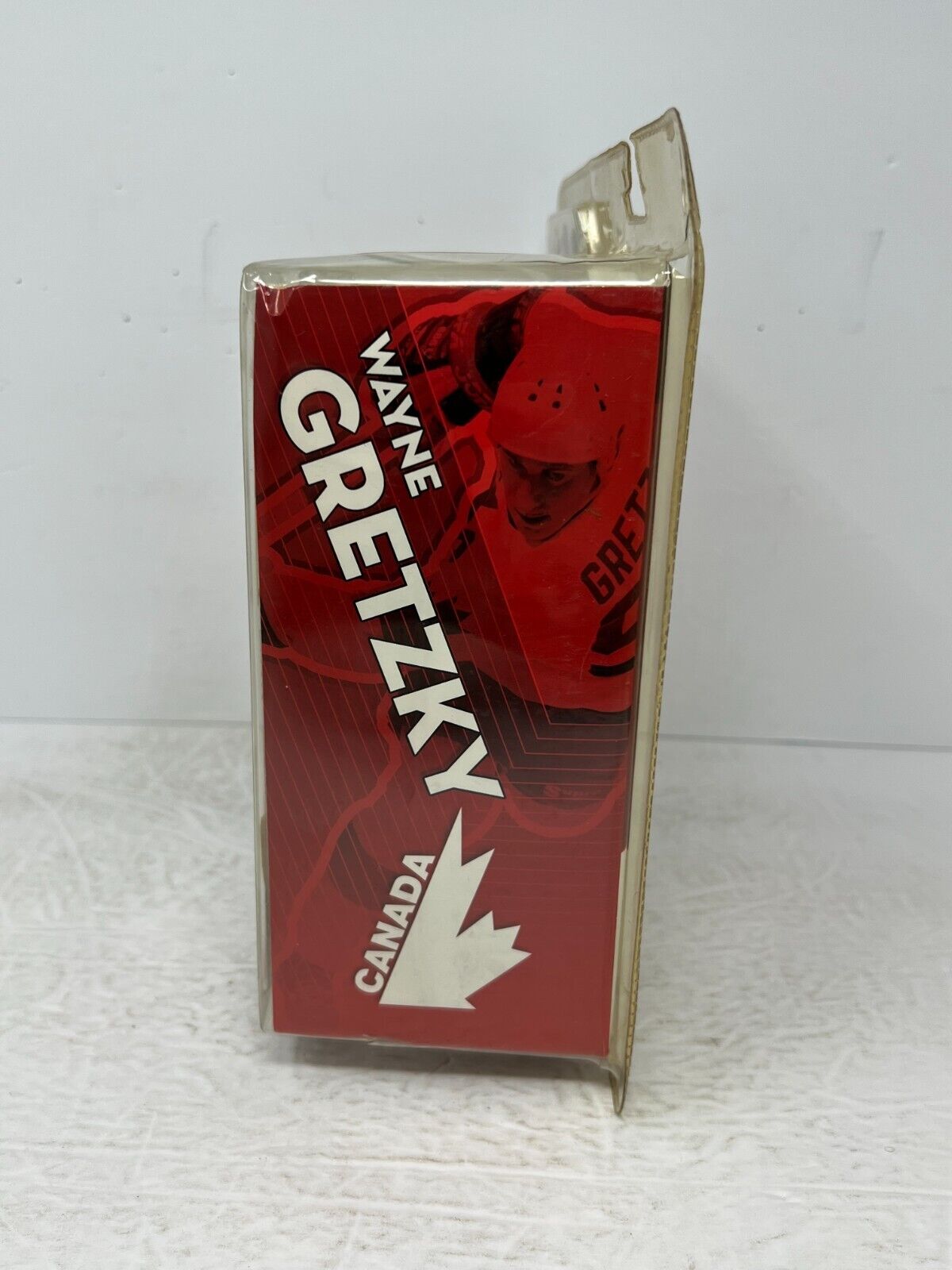 McFarlane NHL Wayne Gretzky White Jersey 1987 Team Canada Figure