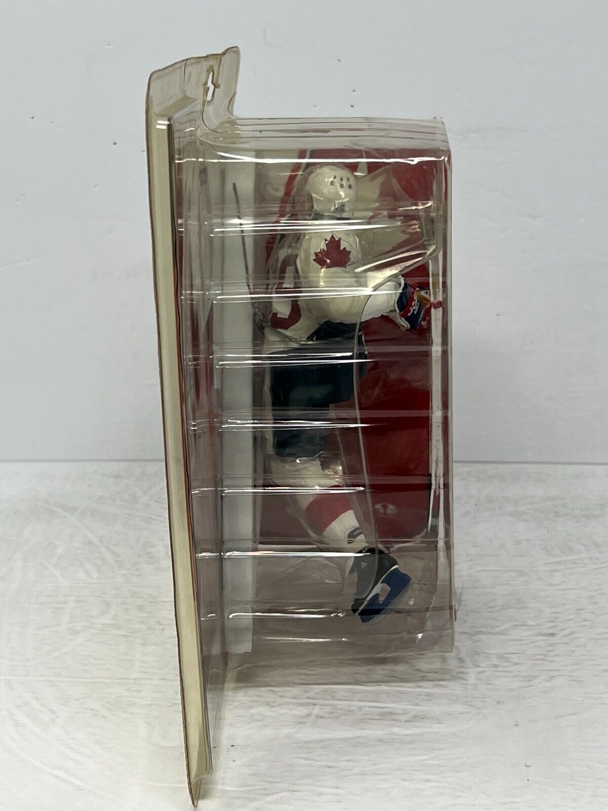 McFarlane NHL Wayne Gretzky White Jersey 1987 Team Canada Figure