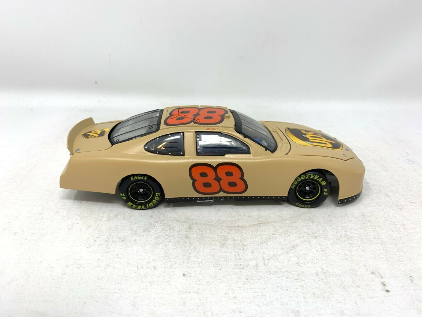Action Nascar #88 Dale Jarrett UPS Test Car 2005 Ford Taurus 1:24 Diecast