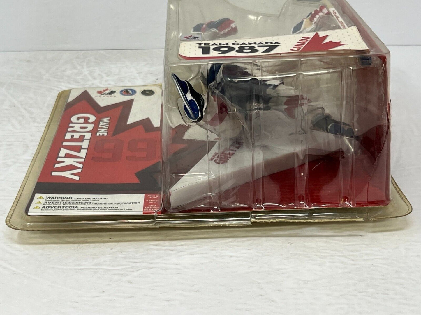 McFarlane NHL Wayne Gretzky White Jersey 1987 Team Canada Figure