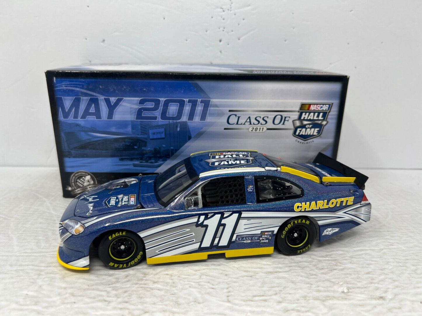 Lionel Racing Nascar #11 Bud Moore NHOF Class of 2011 Ford Fusion 1:24 Diecast