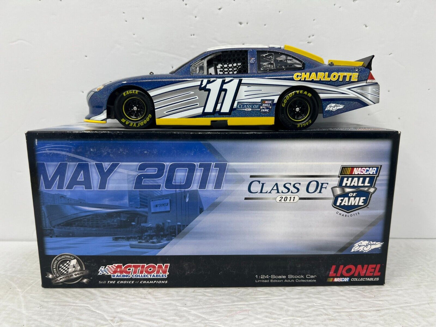 Lionel Racing Nascar #11 Bud Moore NHOF Class of 2011 Ford Fusion 1:24 Diecast