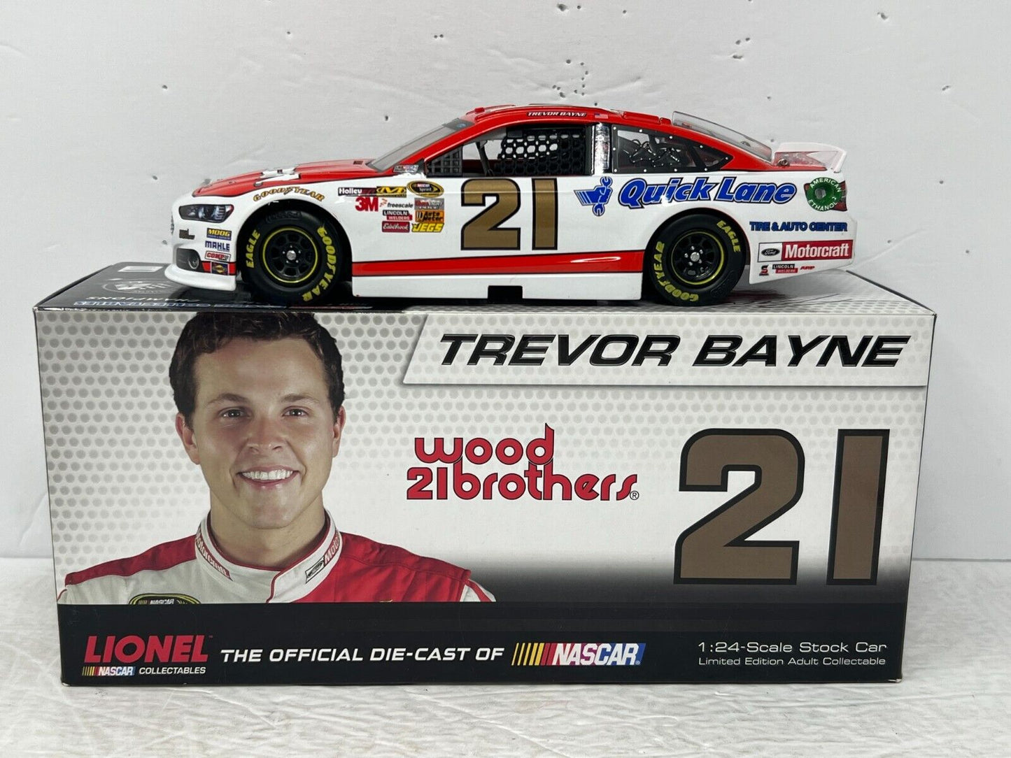 Lionel Racing Nascar #21 Trevor Bayne Motorcraft Quicklane 2013 Ford Fusion 124 Diecast