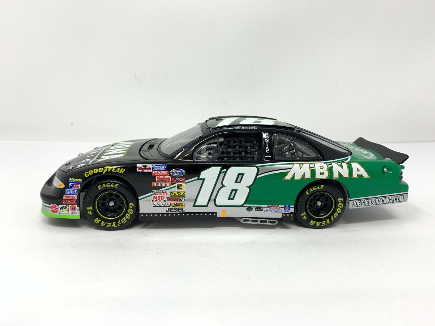 Action Nascar #18 Mike McLaughlin MBNA 2002 Pontiac Grand Prix 1:24 Diecast