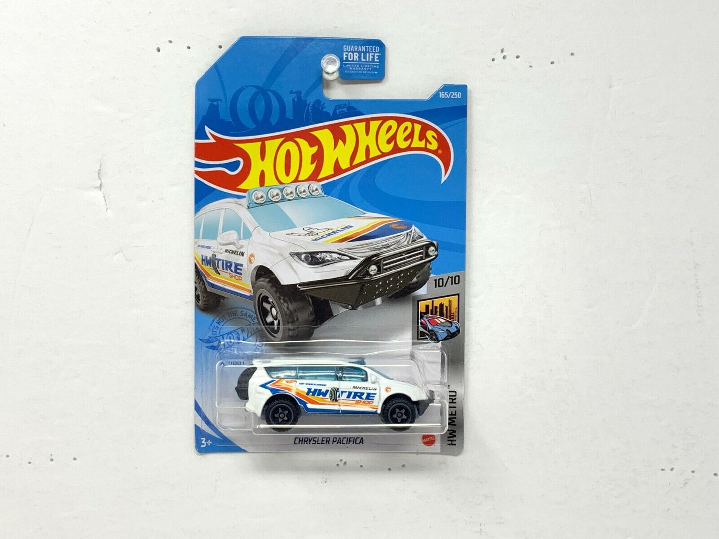 Hot Wheels Treasure Hunt Metro Chrysler Pacifica 1:64 Diecast