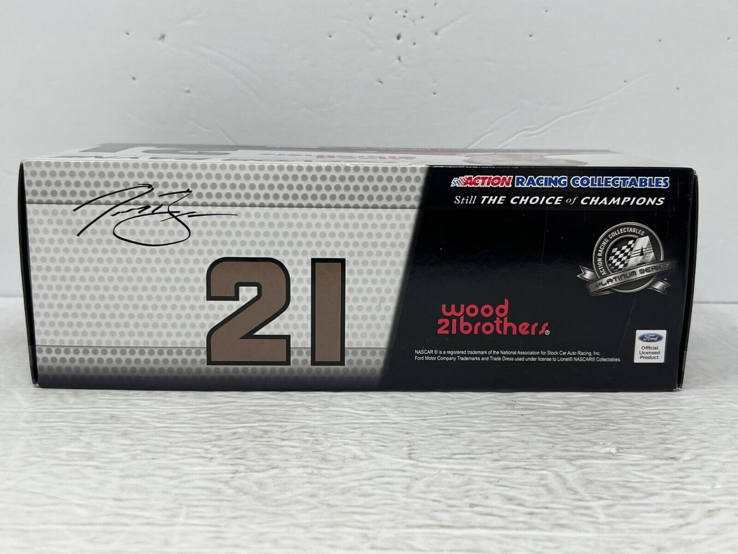 Lionel Racing Nascar #21 Trevor Bayne Motorcraft Quicklane 2013 Ford Fusion 124 Diecast