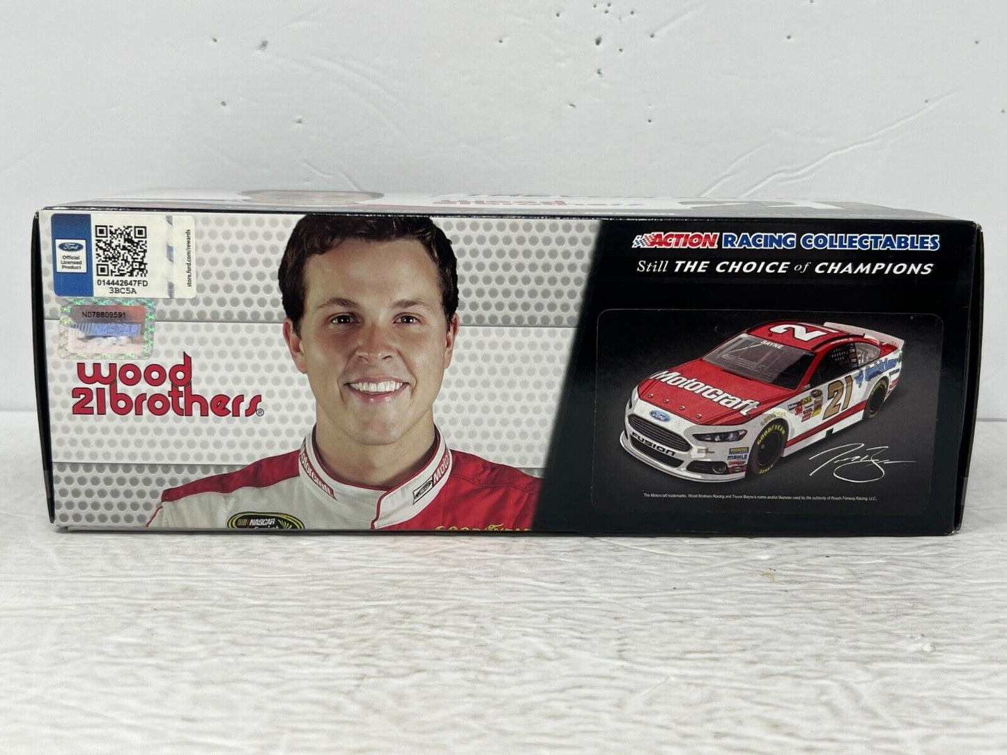 Lionel Racing Nascar #21 Trevor Bayne Motorcraft Quicklane 2013 Ford Fusion 124 Diecast