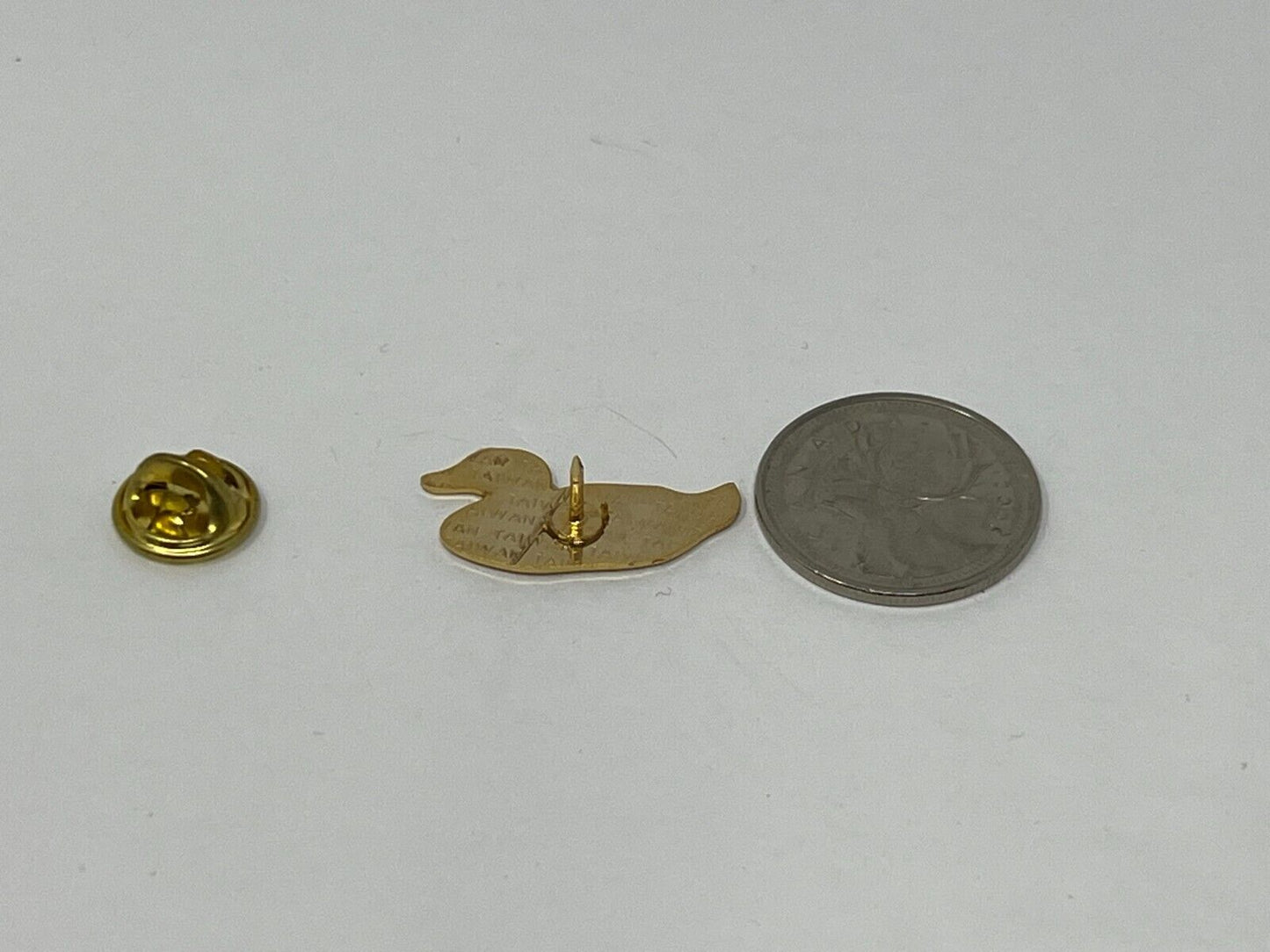 Sackville New Brunswick Duck Souvenir Cities & States Lapel Pin SP2 V2