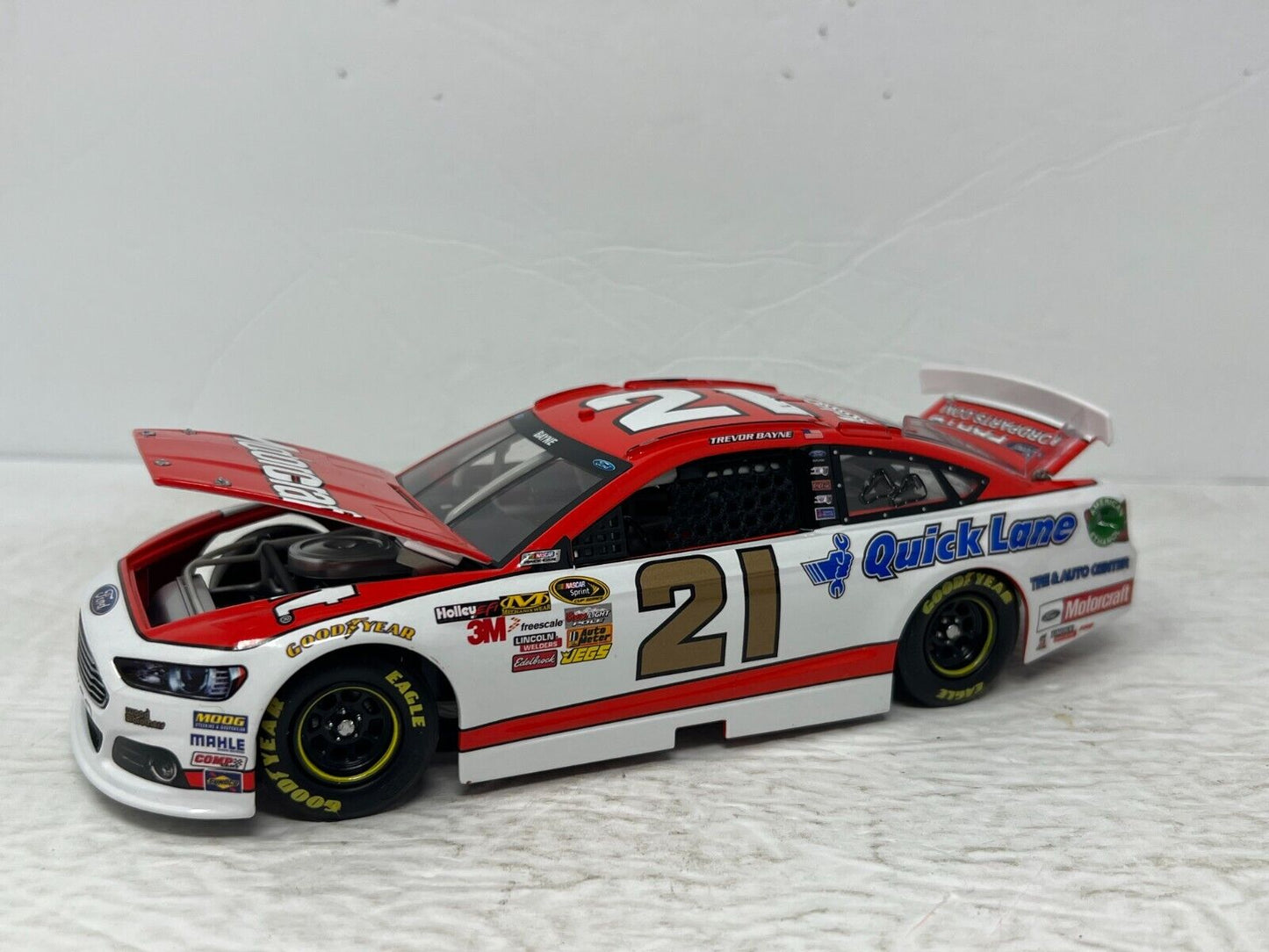 Lionel Racing Nascar #21 Trevor Bayne Motorcraft Quicklane 2013 Ford Fusion 124 Diecast