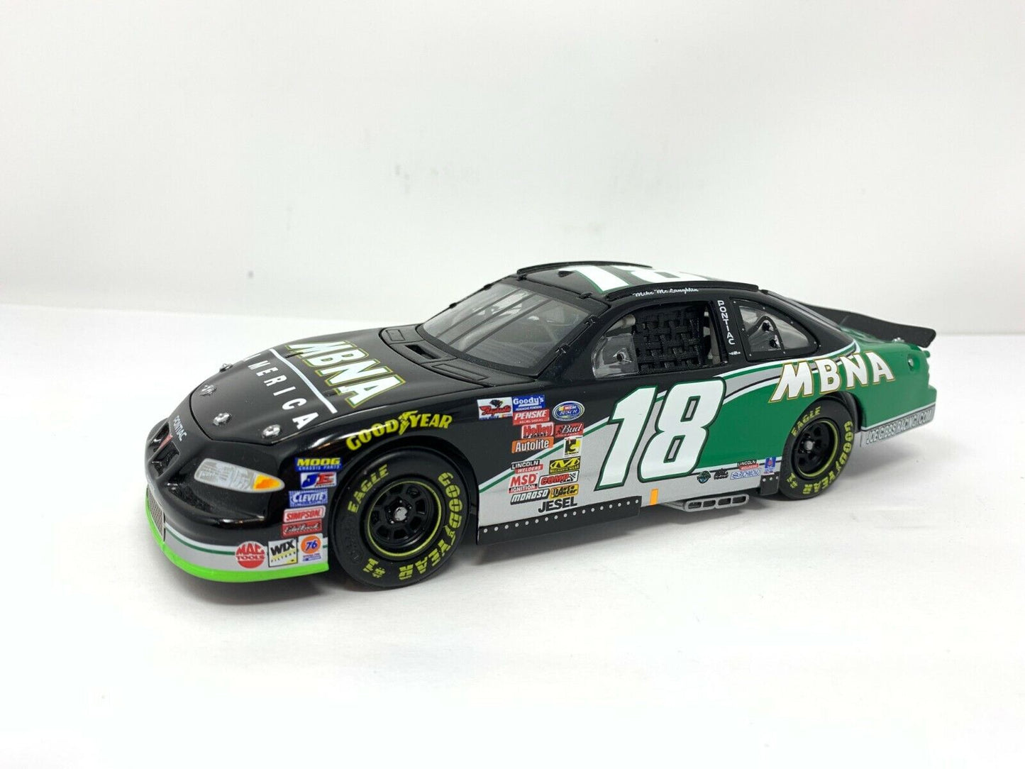 Action Nascar #18 Mike McLaughlin MBNA 2002 Pontiac Grand Prix 1:24 Diecast