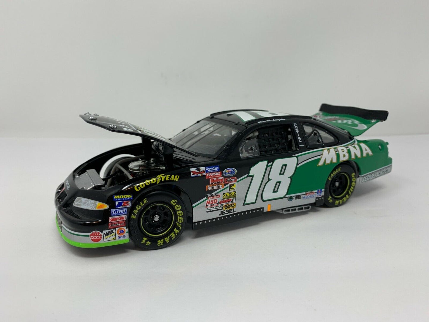 Action Nascar #18 Mike McLaughlin MBNA 2002 Pontiac Grand Prix 1:24 Diecast
