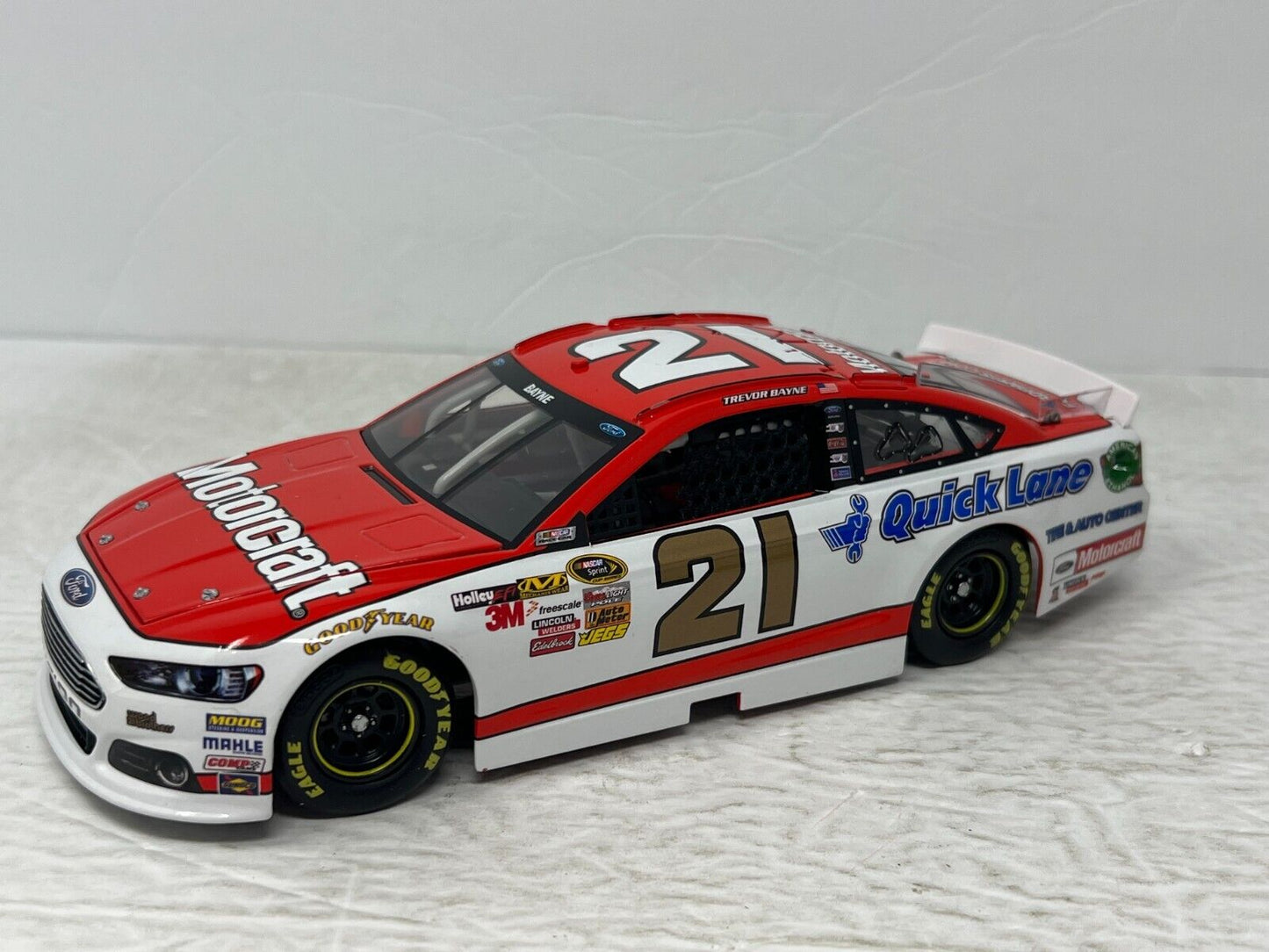 Lionel Racing Nascar #21 Trevor Bayne Motorcraft Quicklane 2013 Ford Fusion 124 Diecast