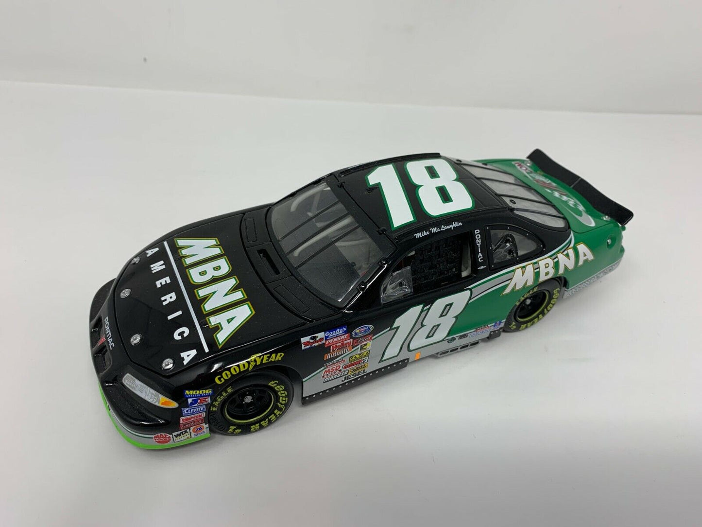 Action Nascar #18 Mike McLaughlin MBNA 2002 Pontiac Grand Prix 1:24 Diecast