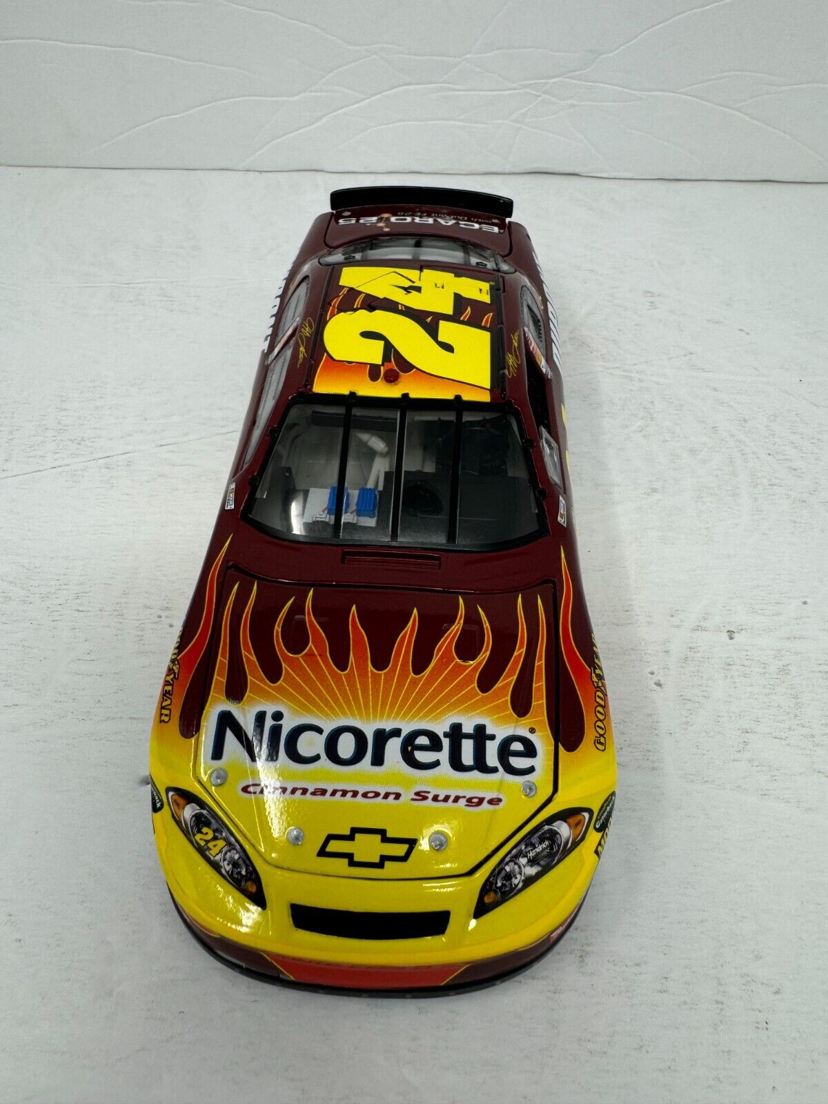 Motorsports Authentics #24 Jeff Gordon Nicorette Cinnamon Surge 1:24 Diecast