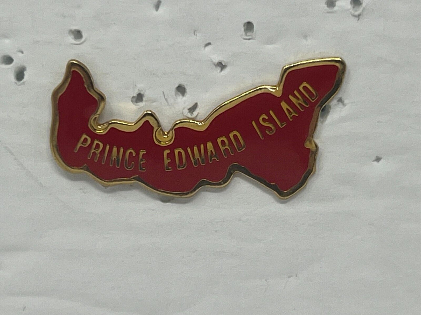 Prince Edward Island PEI Souvenir Cities & States Lapel Pin SP4 V4