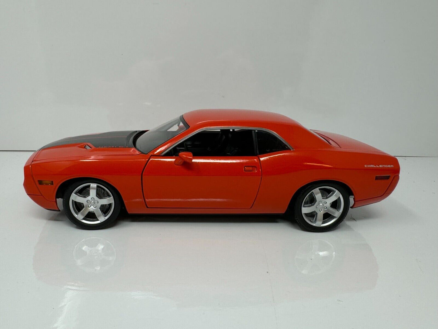 Fairfield Mint 2006 Dodge Challenger Concept 1:18 Diecast