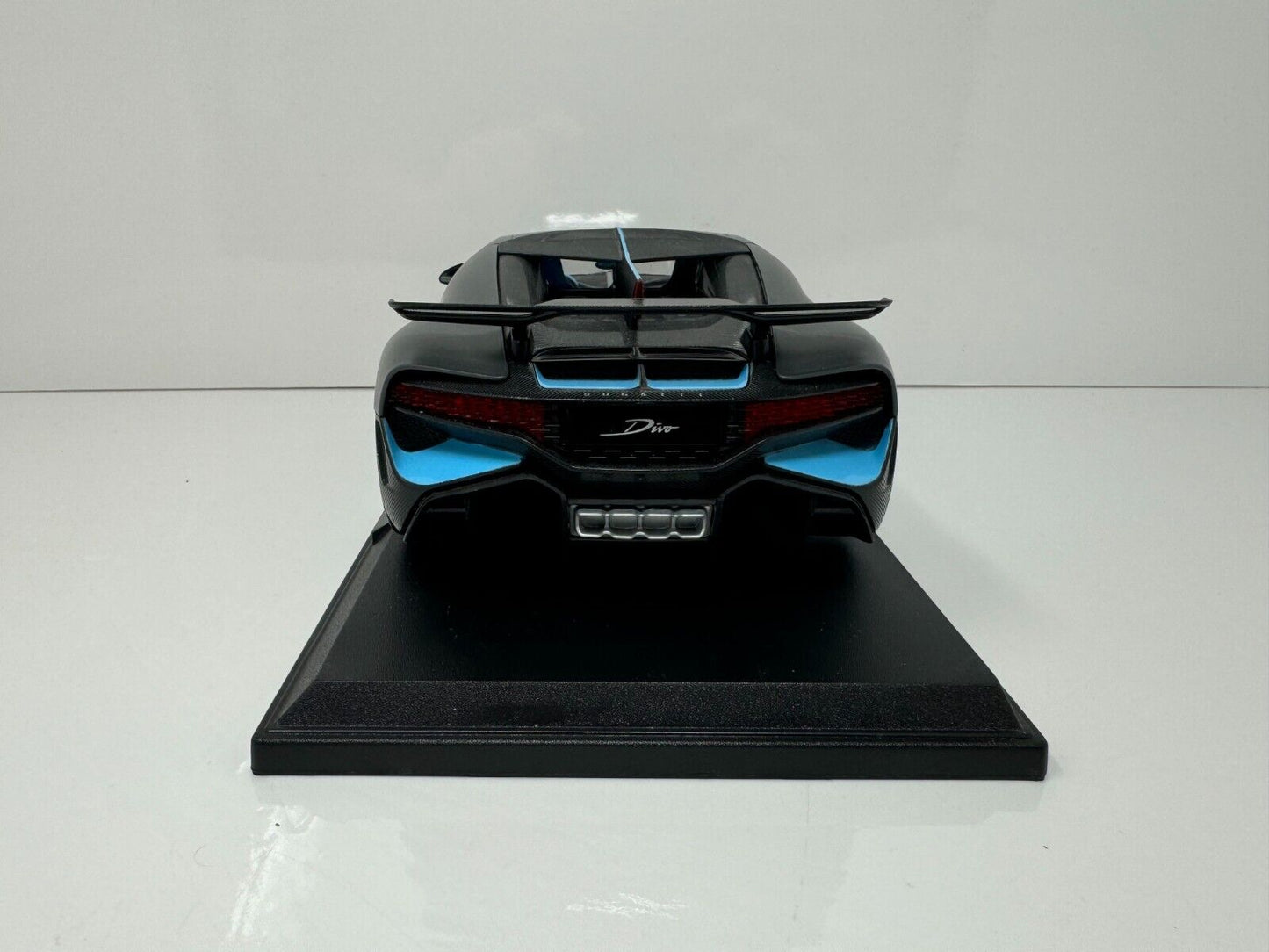 Maisto Bugatti Divo Special Edition 1:18 Diecast