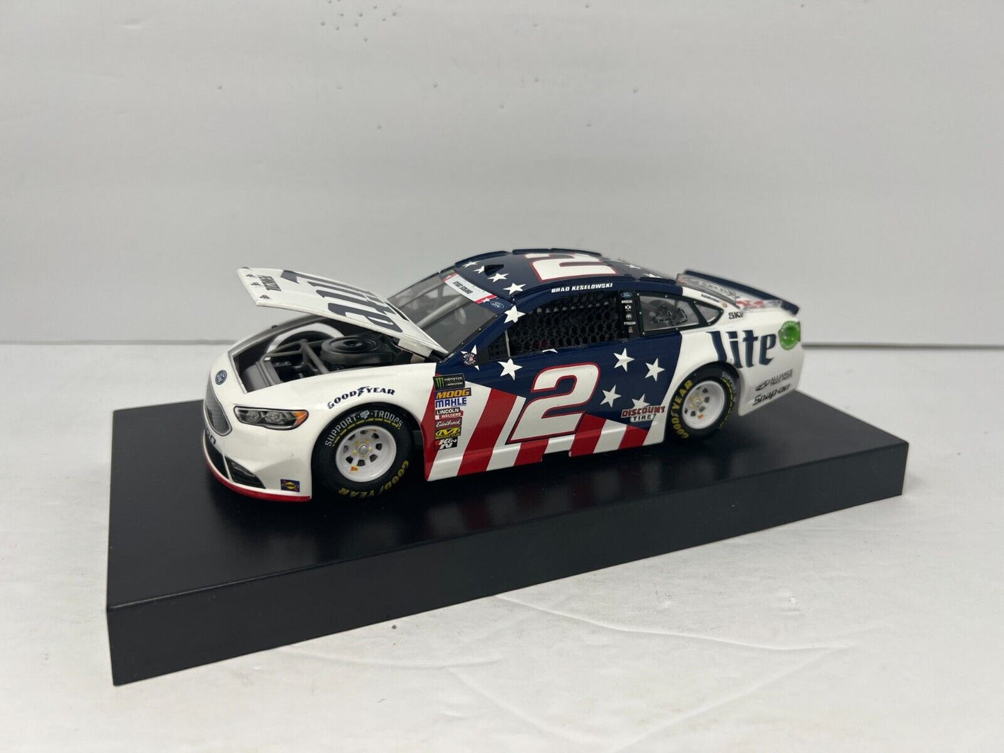 Lionel Racing #2 Brad Keselowski Miller Lite Patriotic 2018 Mustang 1:24 Diecast