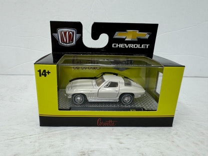 M2 Machines 1966 Chevrolet Corvette 327 1:64 Diecast