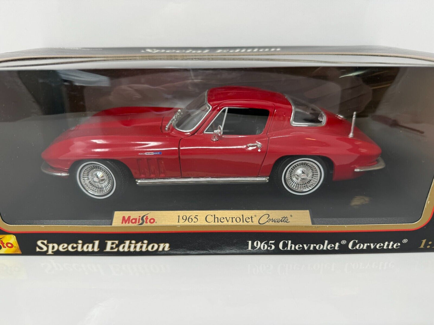 Maisto 1965 Chevrolet Corvette Special Edition 1:18 Diecast Red Color