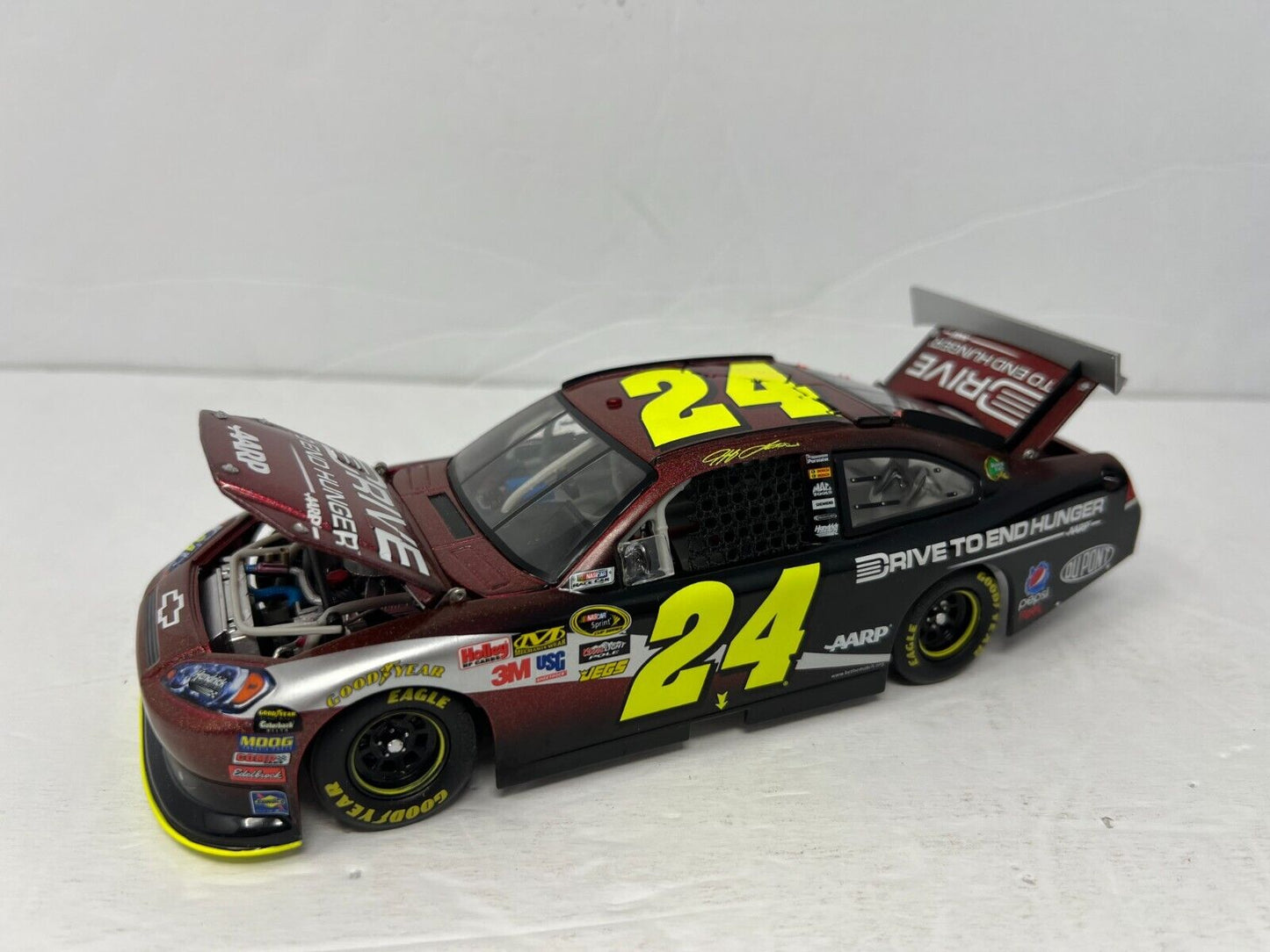 Lionel Nascar #24 Jeff Gordon AARP Drive to End Hunger Flashcoat 1:24 Diecast